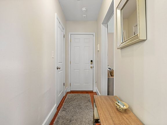5th image of 14 Gloucester St #3B