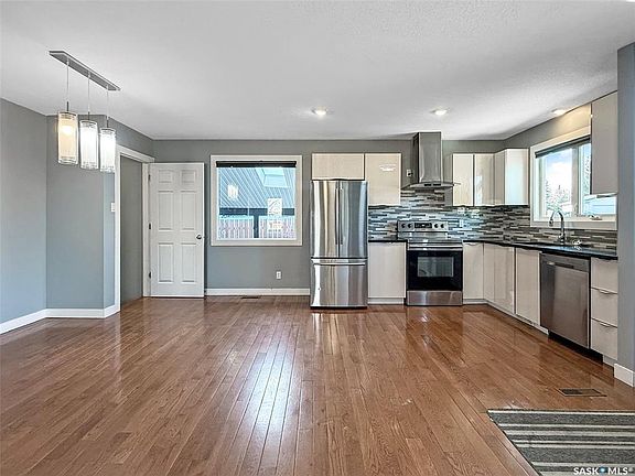 3rd image of 210 Clinton PLACE