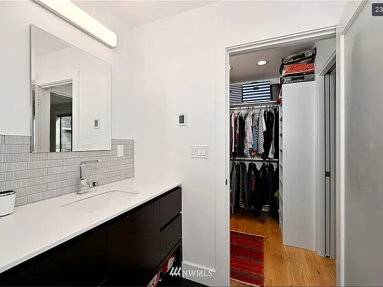 1609 Warren Ave N — Photo 20