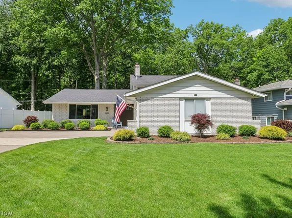 5958 Dorothy Dr, North Olmsted, OH 44070