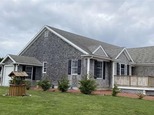 74 Crestview Dr, Portsmouth, RI 02871