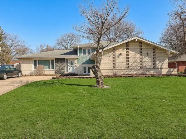 18W194 Claremont Dr, Darien, IL 60561