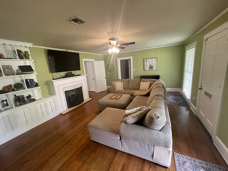 3642 Gilbert Dr — Photo 4