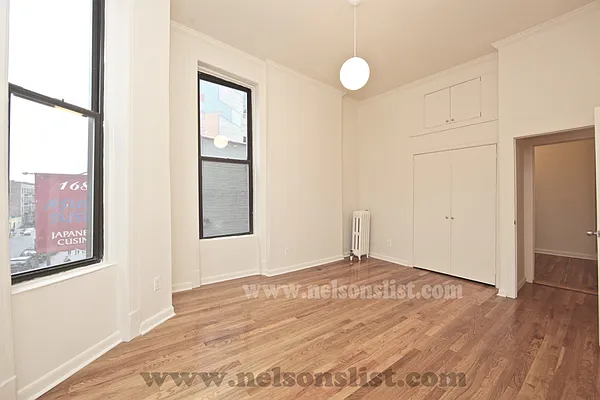 Rented by R New York | media 8