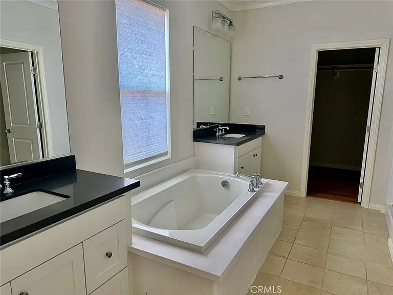 102 Chestnut Grv — Photo 17