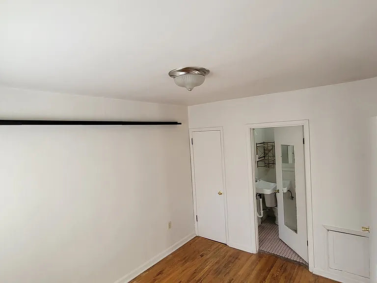 Graylyn Apartments — Photo 8