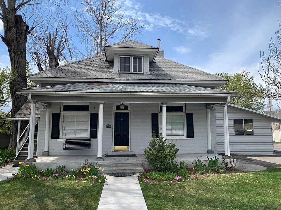 Front view of home