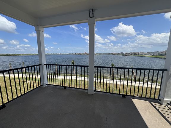 2nd image of 3900 Lakeshore Blvd E #242