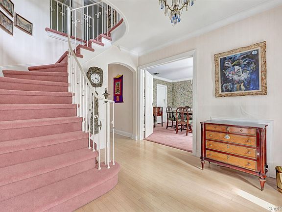 4th image of 178 Schenck Circle N