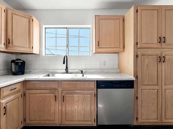 5th image of 3153 Vera Ave #2