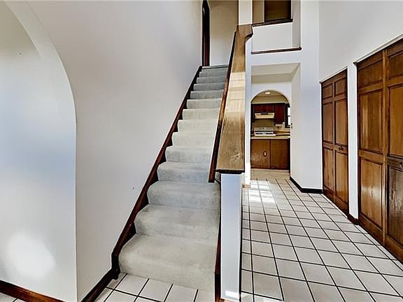 3rd image of 209 Trillium Dr