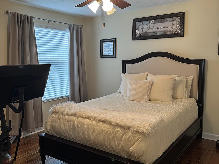 1454 Lakeside Ave — Photo 8