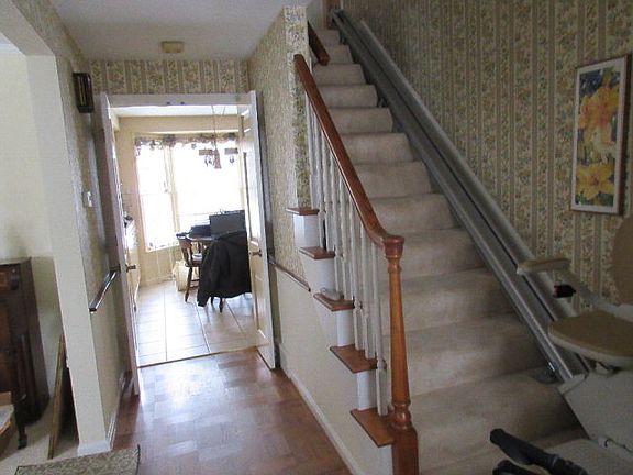 2nd image of 431 Leawood Ct
