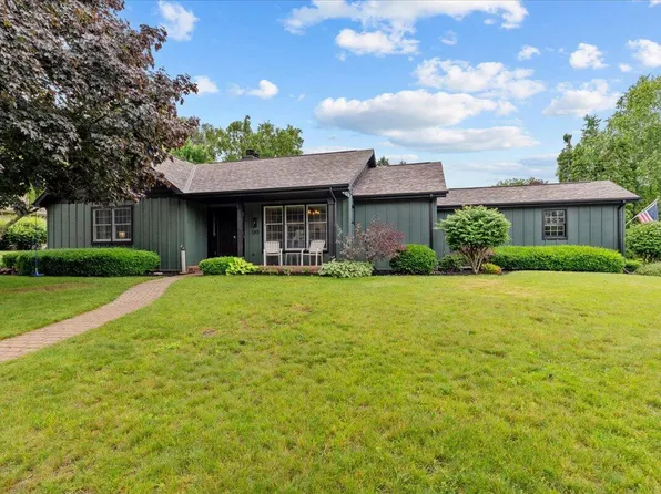 1213 Kinross COURT, West Bend, WI 53095