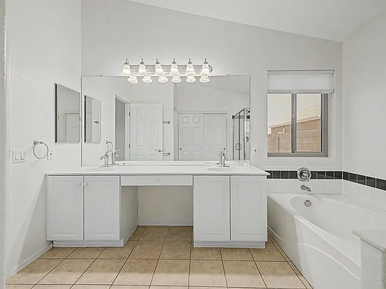 1211 N Jackson St — Photo 22