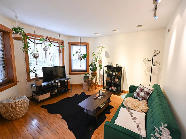 1110 N Oakley Blvd #G — Photo 9