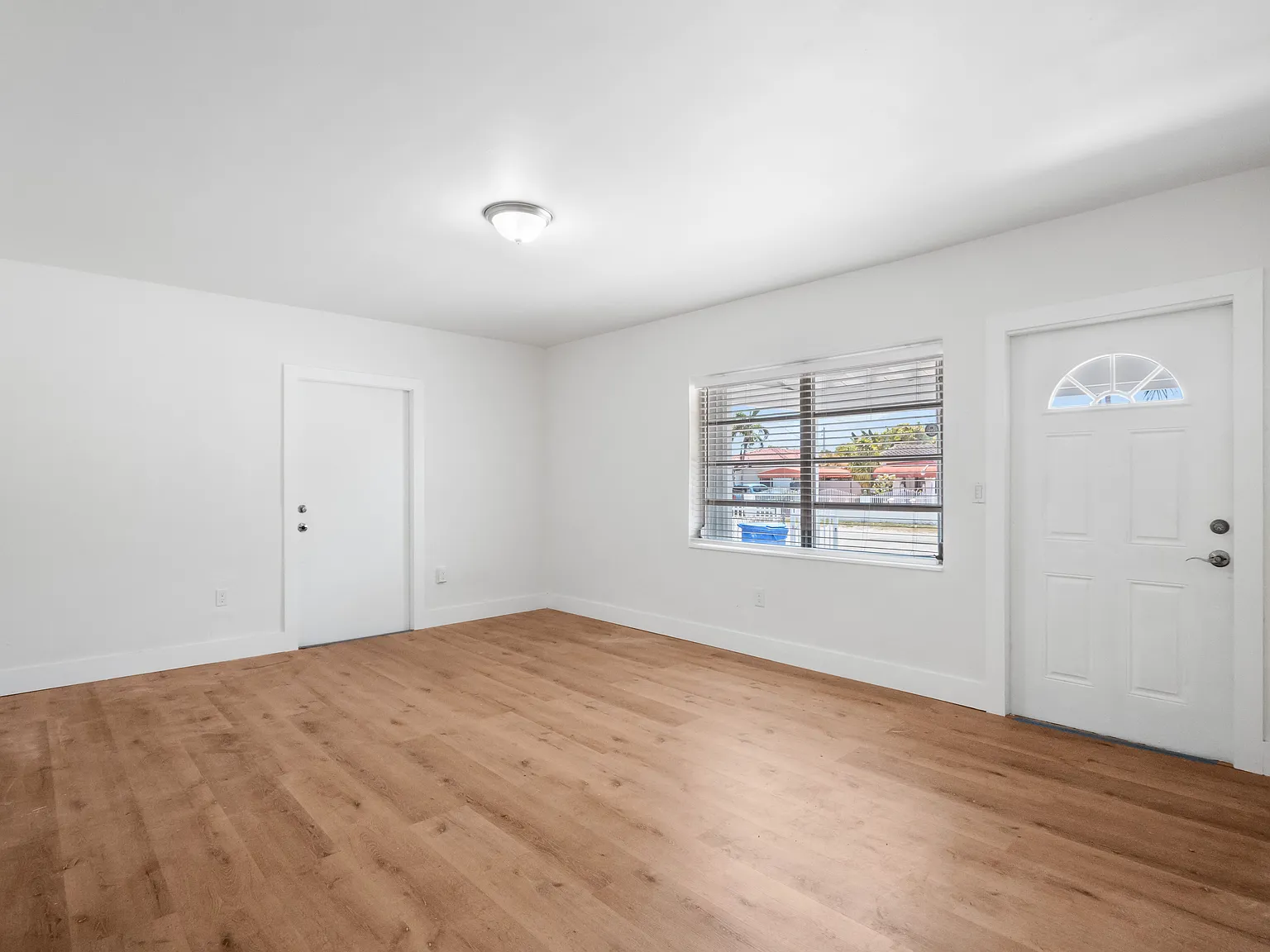 2 bed, 744 sqft, $2,600 — Photo 2