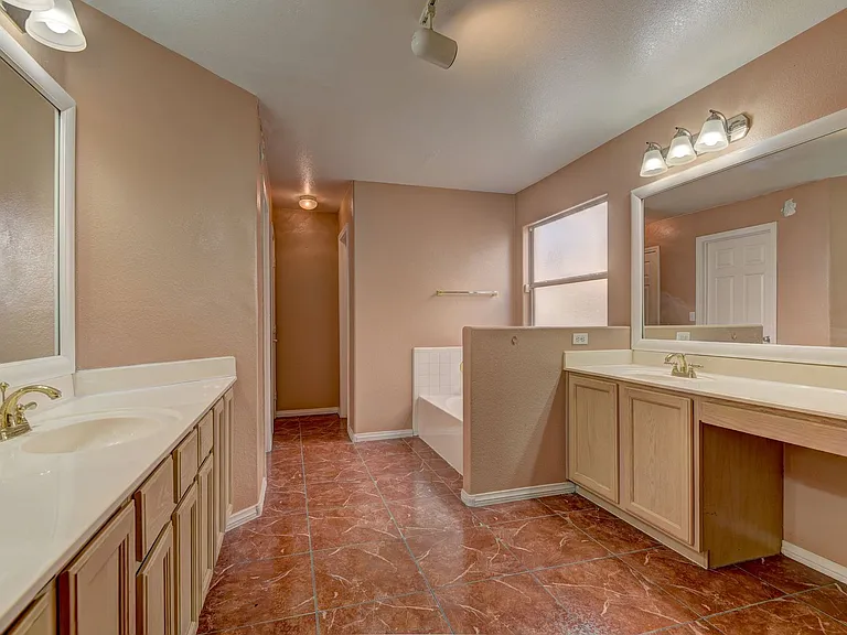 7928 Villa Finestra Dr — Photo 16
