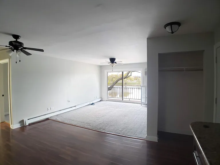 9S201 Lake Dr #20-203 — Photo 5