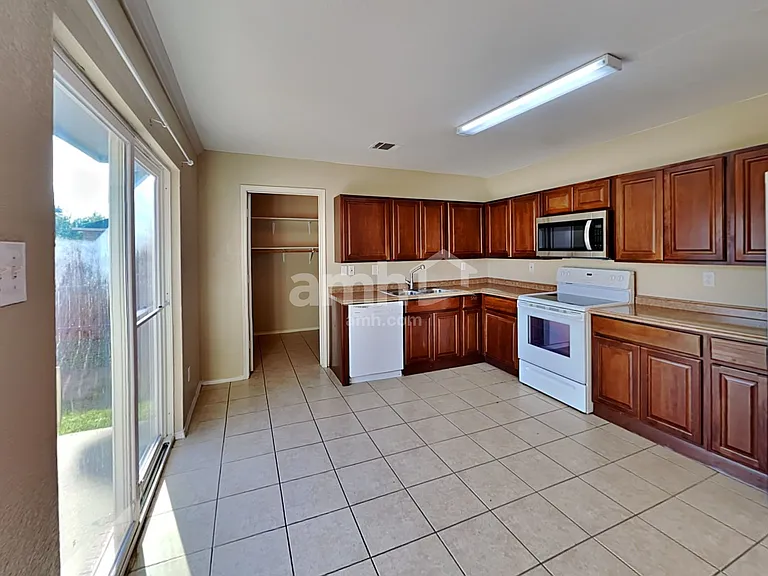 9829 Sparrow Hawk Ln — Photo 4