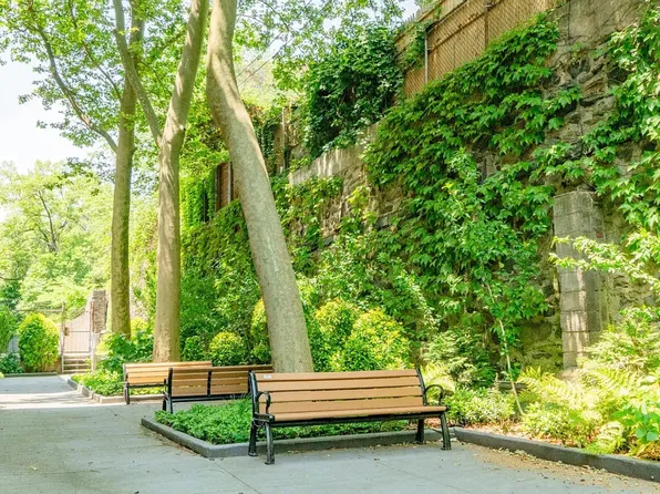 651 Vanderbilt Street image 11 of 14