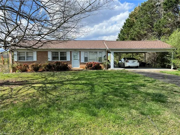 124 Reid Flippen St, Mount Airy, NC 27030