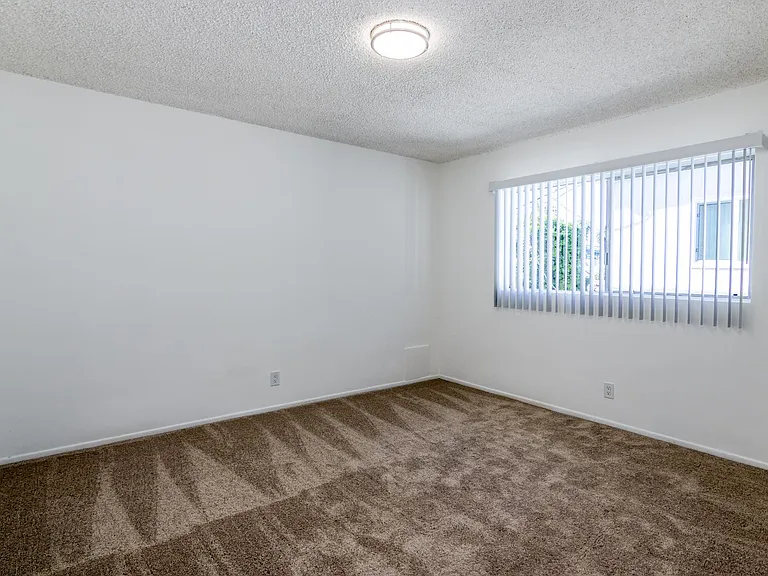 4065 McLaughlin Ave — Photo 8