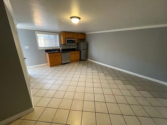 2nd image of 2498 Illinois St