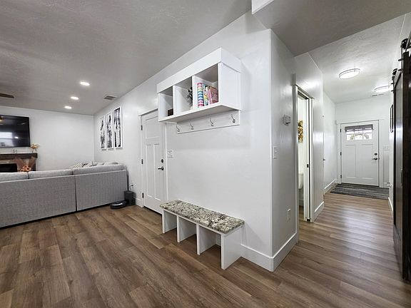 4th image of 1138 Wall St