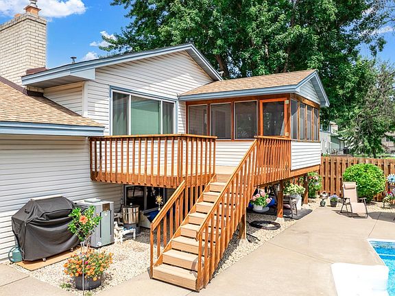 3rd image of 1600 132nd Ln NE