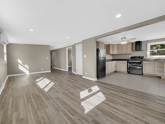 4th image of 2078 N 17th Ave