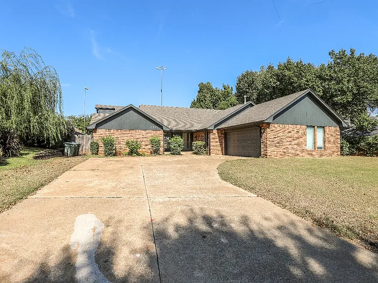 1321 Harding Ave — Photo 1