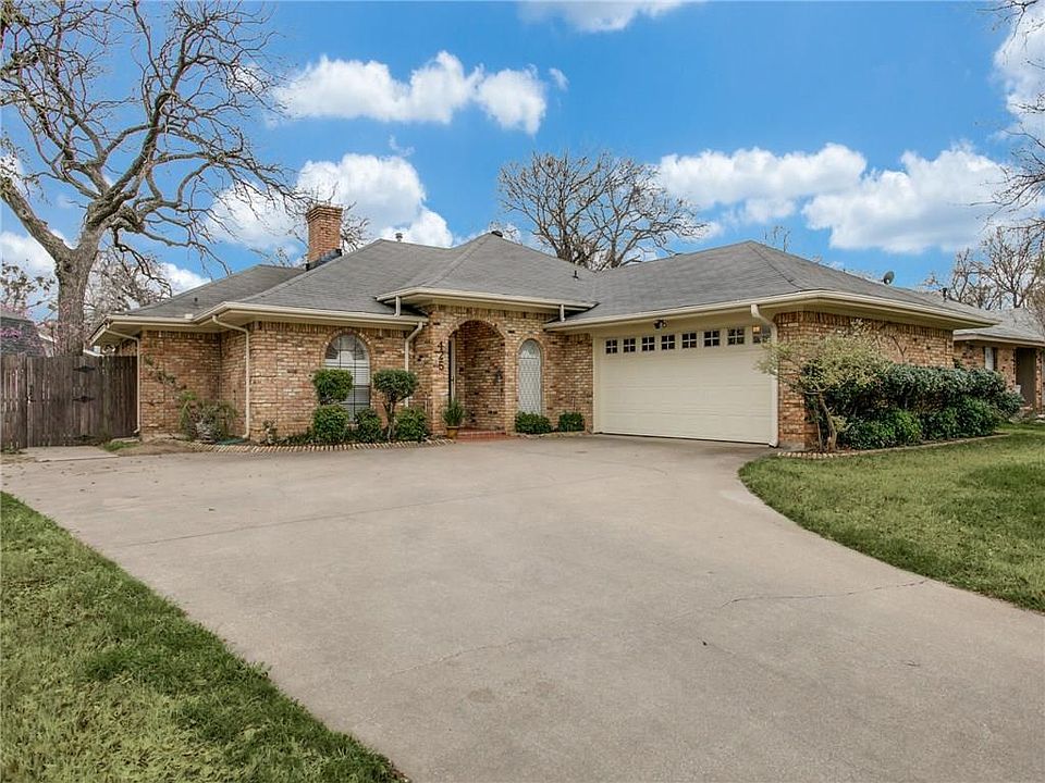 1st image of 425 Post Oak Dr