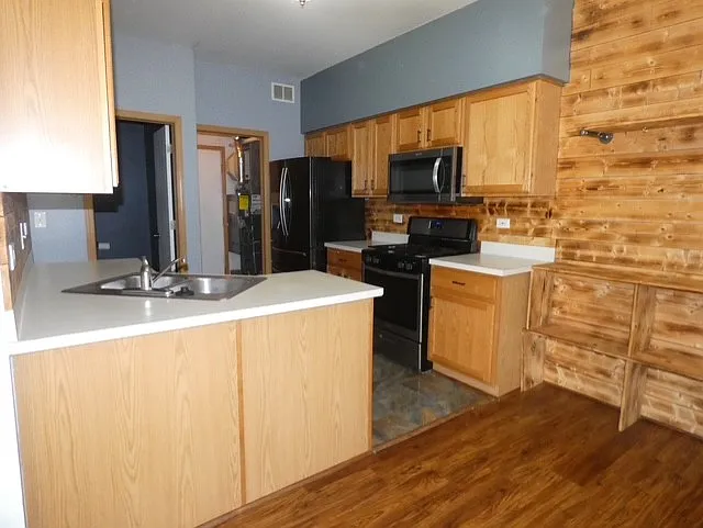 2517 Oak Tree Ln — Photo 4