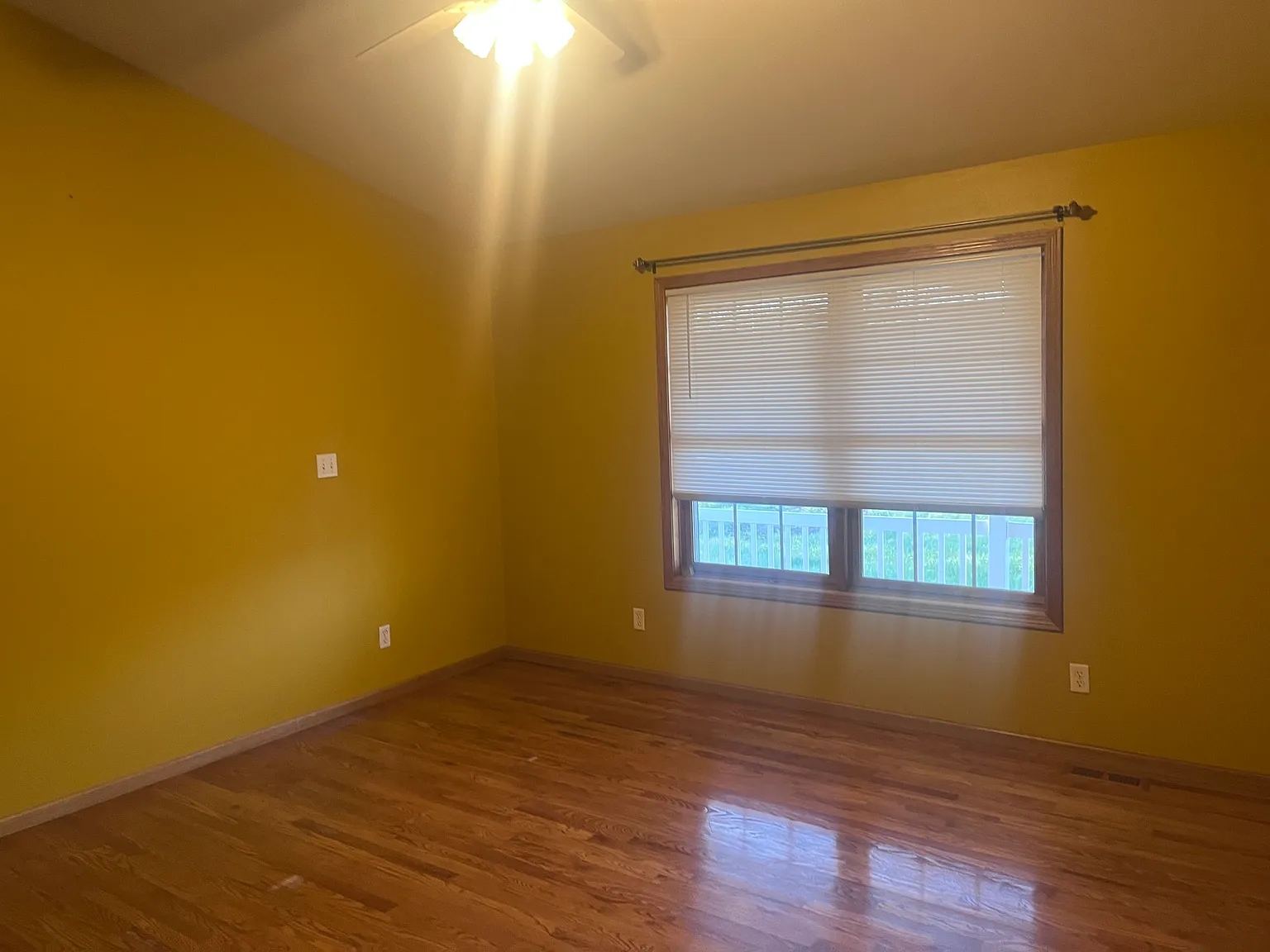 3 bed, 2.5 bath, 2212 sqft, $1,700 — Photo 3