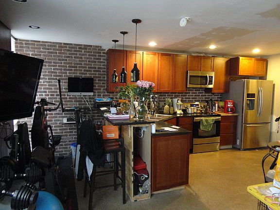 2nd image of 1015 W Huron St APT 01