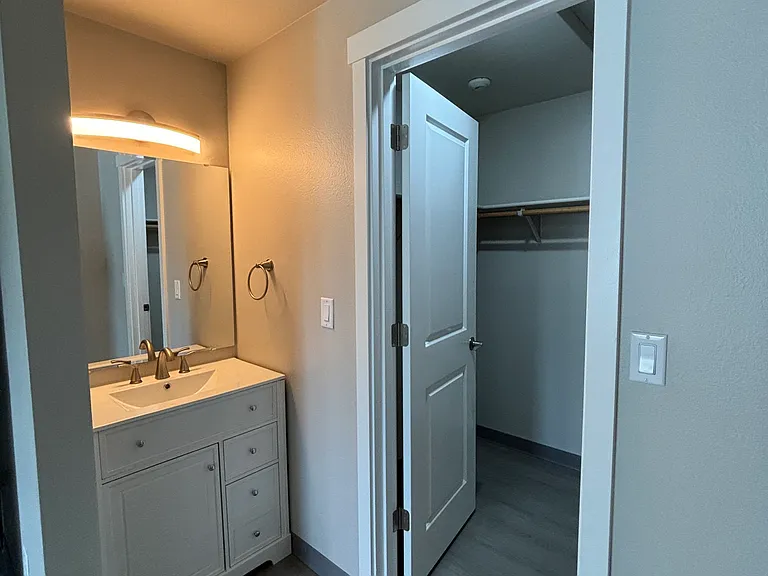 Chambers Crest Apartments — Photo 64
