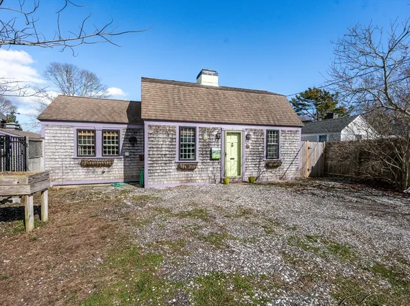 86 Sea St, Barnstable, MA 02630