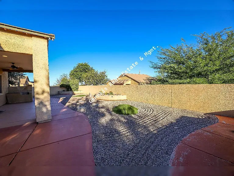 770 W Grantham St — Photo 36