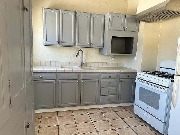 3921 E Livingston Dr #11 — Photo 3