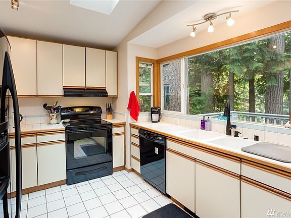 2nd image of 54 Valley Crest Way