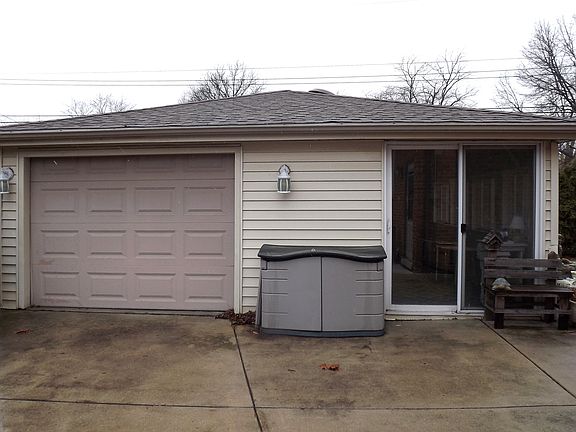 3rd image of 146 Dawn Ln