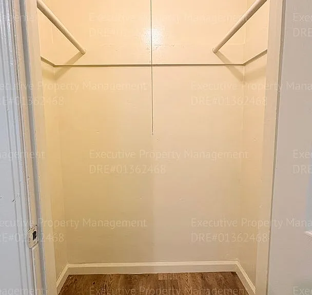 2321 N Inyo St — Photo 10
