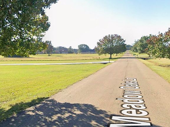5th image of 132 Meadow Oaks Ln