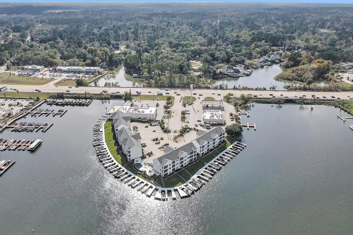 Building Photo - 168 Lake Point Blvd #104