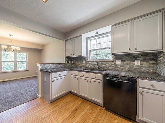 3rd image of 652 Buckshire Gln