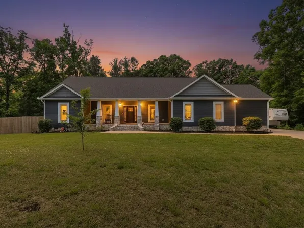 215 Red Oak Ridge Dr, Chickamauga, GA 30707