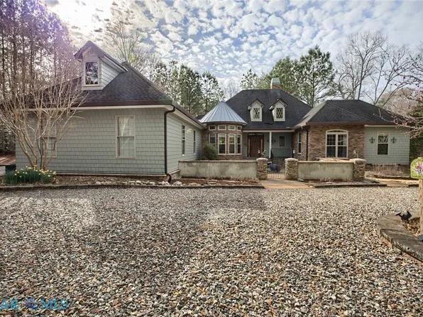 5922 Homeplace Ln, Gloucester, VA 23061