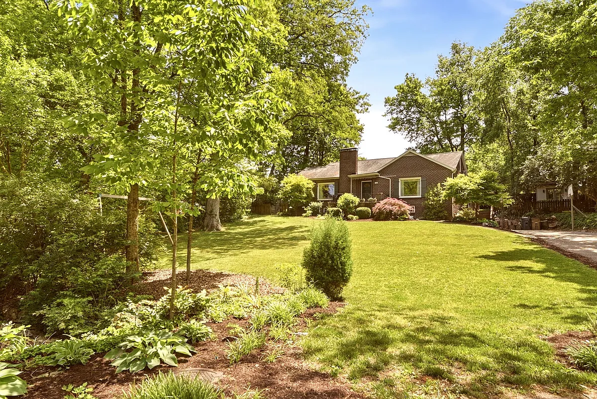 Building Photo - 318 Elmwood Dr