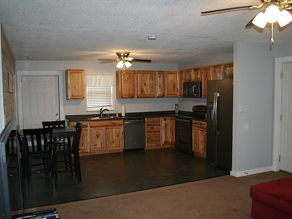 4th image of 427 Helen St